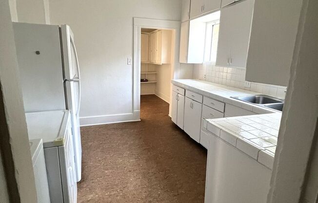 Available Now! 4/2 Walking Distance to CSU Chico and Downtown