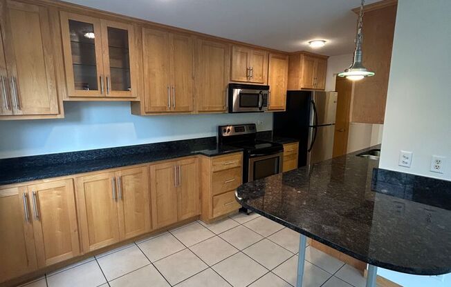 1 bed, 1 bath, 800 sqft, $1,395, Unit 301