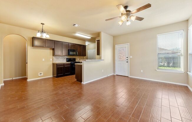 Beautiful 3 Bedroom, 2.5 Bath Duplex located in New Braunfels!