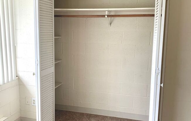 Studio, 1 bath, 302 sqft, $1,100, Unit 409