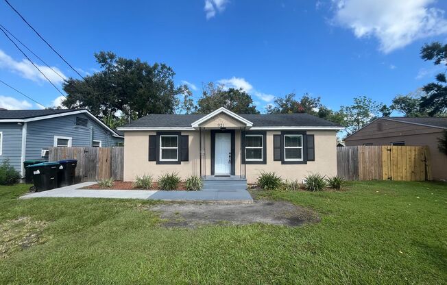 2/2 Single Family Home in Orlando