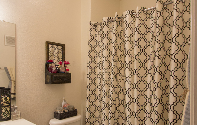 2 beds, 2 baths, $1,370