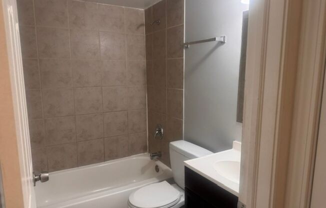 Woodland Creek Apartments in Oak Forest, IL