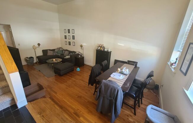 Spacious 2BR/1.5BTH w/ HW Floors, New Kitchen, A/C, W/D