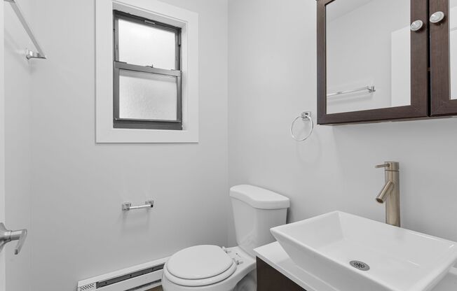 2 beds, 1.5 baths, 897 sqft, $2,100, Unit 303