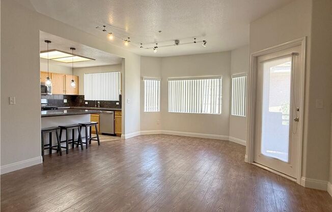 2 beds, 2 baths, $1,595, Unit # 423