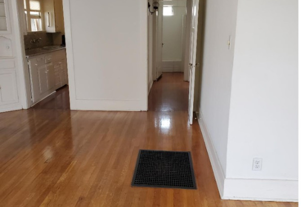 1126 LOMA DR