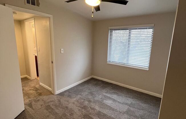 2 beds, 1 bath, 700 sqft, $1,750, Unit 3352 Lawrence