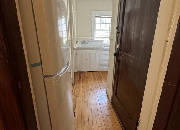 1 bed, 1 bath, 650 sqft, $3,000, Unit 36