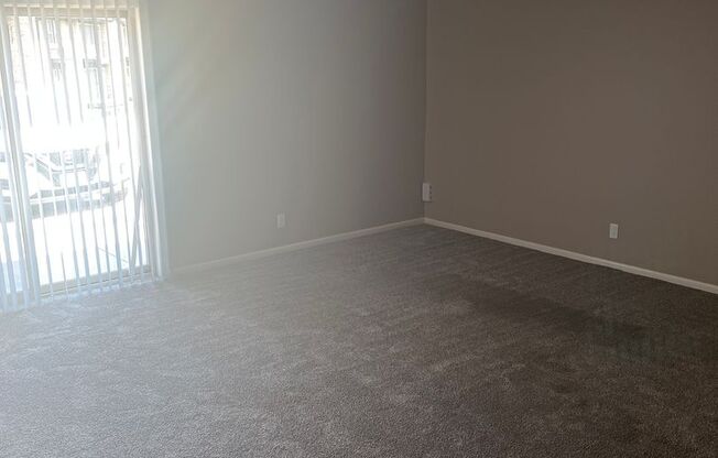 2 beds, 1 bath, 948 sqft, $1,179, Unit 032
