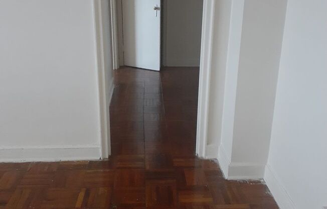 2 beds, 1 bath, $1,000, Unit C71