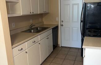 2 beds, 1 bath, 886 sqft, $1,075, Unit 2511 N. Edith Blvd.