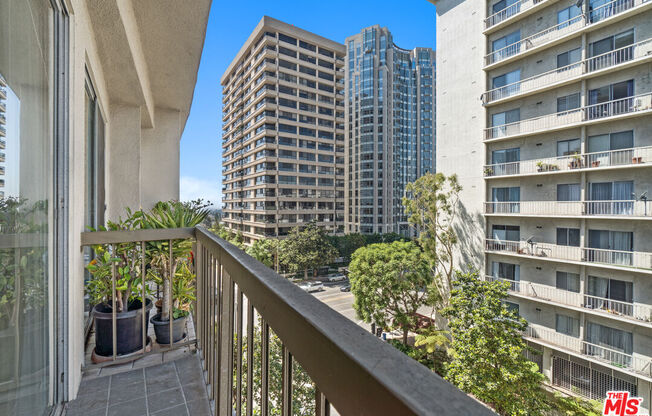 2 beds, 2 baths, 860 sqft, $3,550, Unit 805