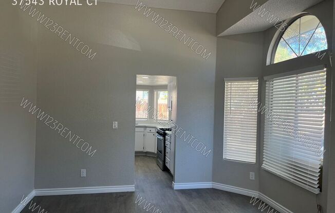 37543 ROYAL CT