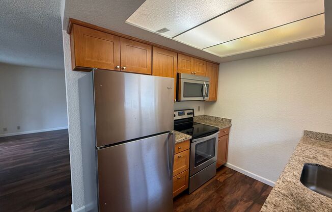 Charming 2 bed, 1 bath Lynnwood Condo, $1725/mo.