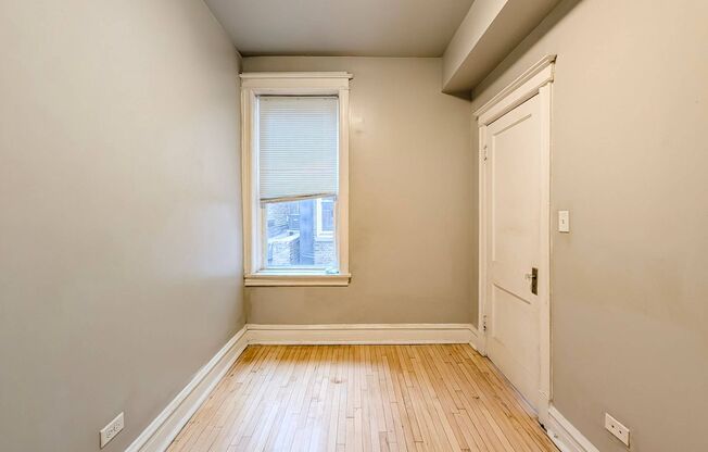 2 beds, 1 bath, 932 sqft, $1,475, Unit 2R