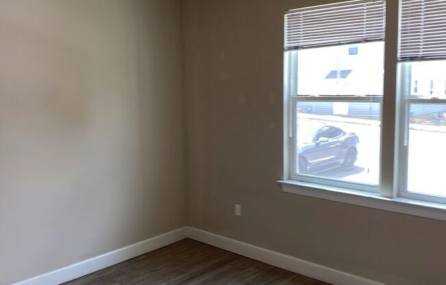 1809 Bellevue Way