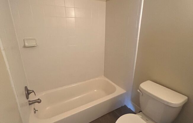 1 bed, 1 bath, 625 sqft, $1,270, Unit D11