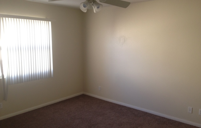 3 beds, 2 baths, $1,400