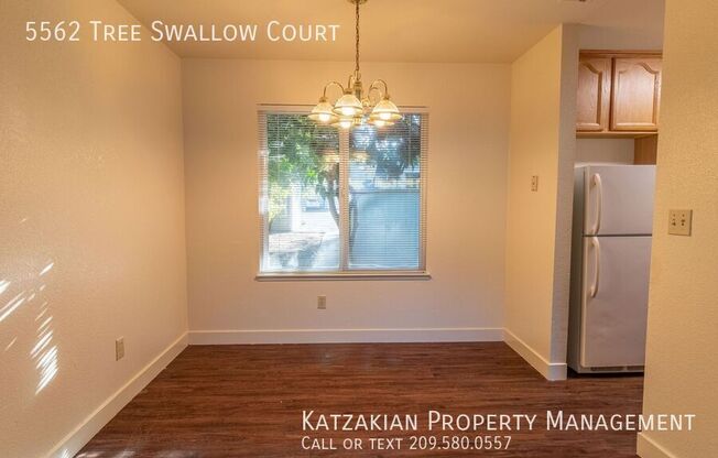 5562 TREE SWALLOW CT