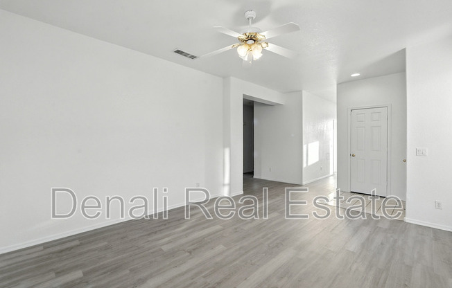 8815 N 66 AVE