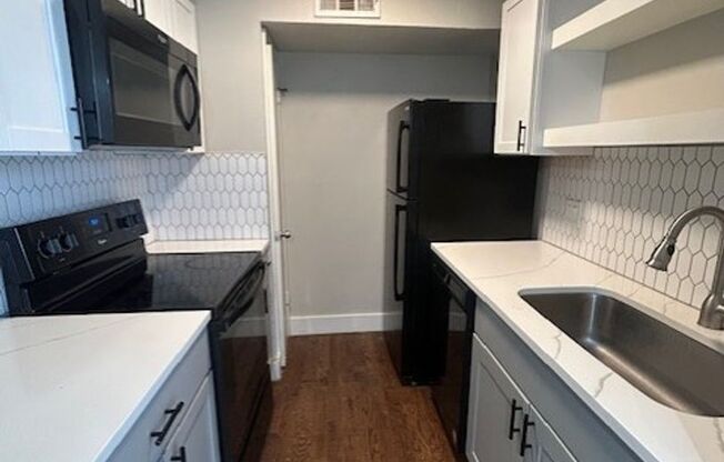 1 bed, 1 bath, 690 sqft, $895, Unit 101