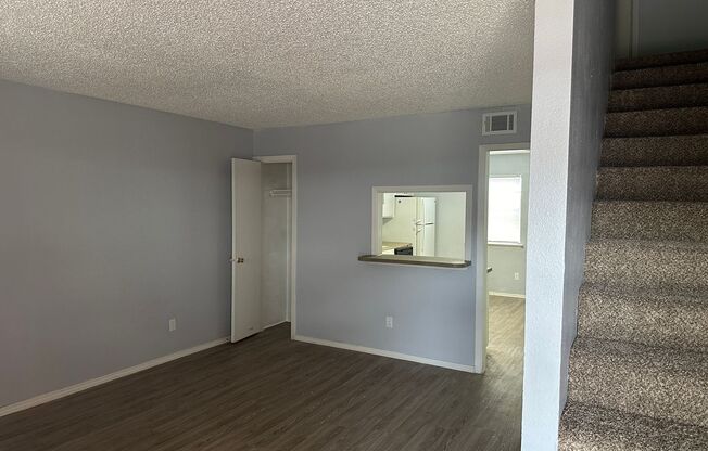 2 beds, 1.5 baths, 992 sqft, $780, Unit 233E