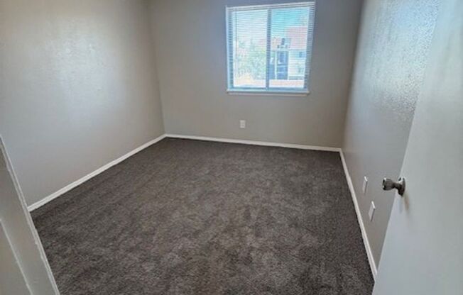 2 beds, 1 bath, 1,105 sqft, $920, Unit 2715-303