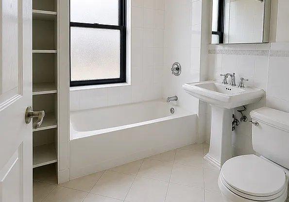 2 beds, 1 bath, $8,200, Unit 14K