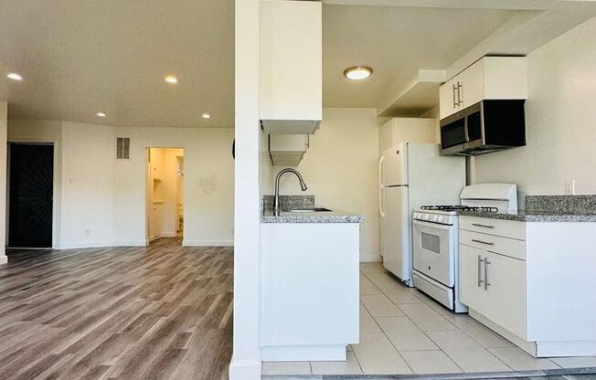 1 bed, 1 bath, 725 sqft, $2,250