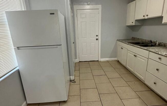 2 beds, 1 bath, 1,412 sqft, $900, Unit 3629 Lionell St