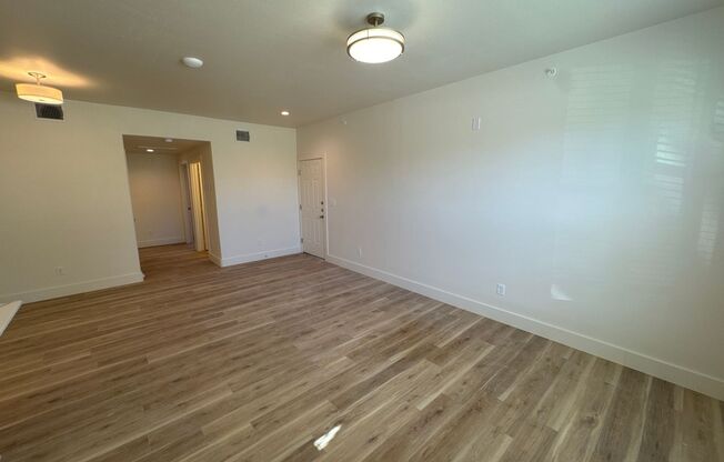 2 beds, 2 baths, 909 sqft, $1,395, Unit 3000