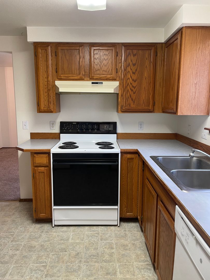 Duplex for Rent, Lake Views & Garage