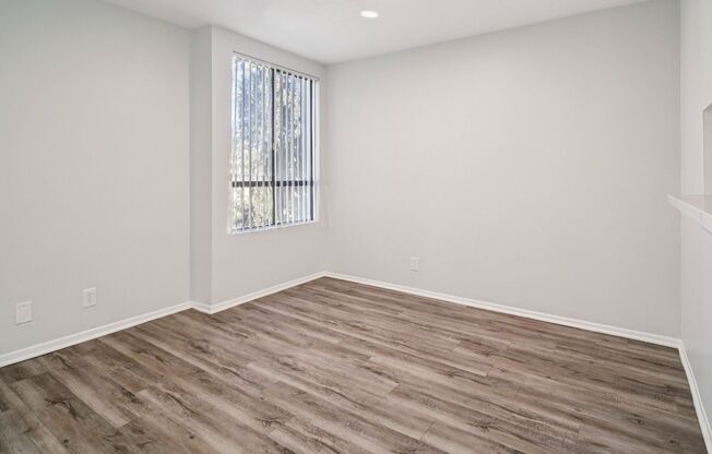 2 beds, 2 baths, 895 sqft, $2,048, Unit 102