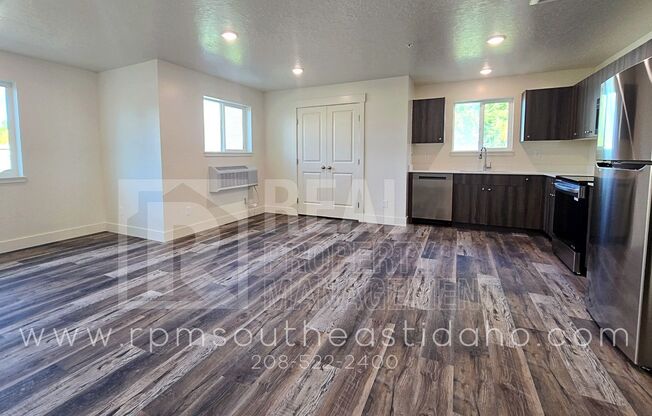 245 W 7th S - St. Anthony