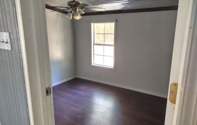 3 beds, 1 bath, $1,295