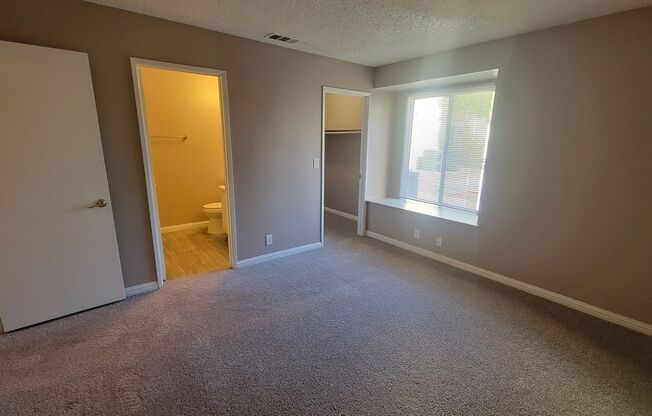 3 beds, 2 baths, 1,093 sqft, $1,999, Unit 1122