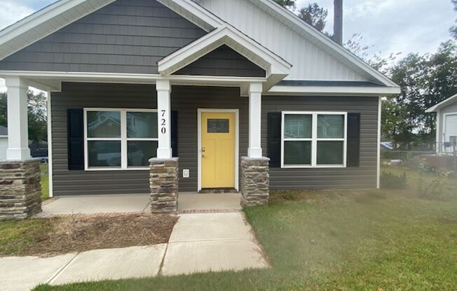 Charming 3-bedroom, 2-bath home between Leesburg & Garners Ferry Rd