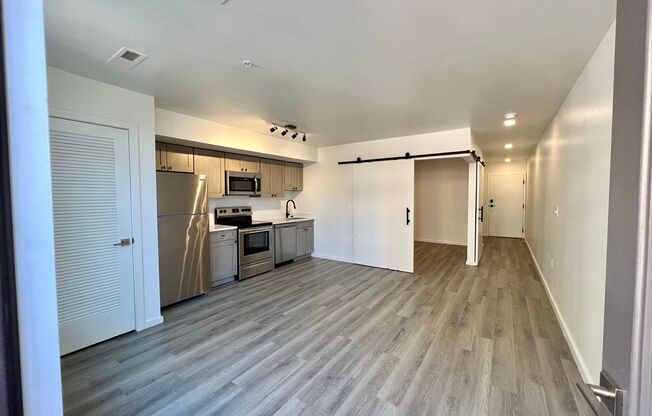 1 bed, 1 bath, 504 sqft, $1,600, Unit 512