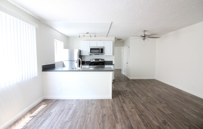 2 beds, 2 baths, 975 sqft, $2,595, Unit 118