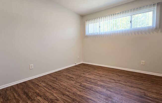 3 beds, 2 baths, 1,350 sqft, $2,898, Unit 33