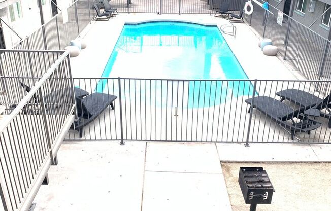 2 beds, 1 bath, 900 sqft, $1,290, Unit 8