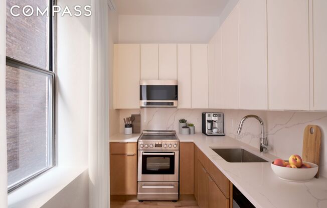 310 W 80th St