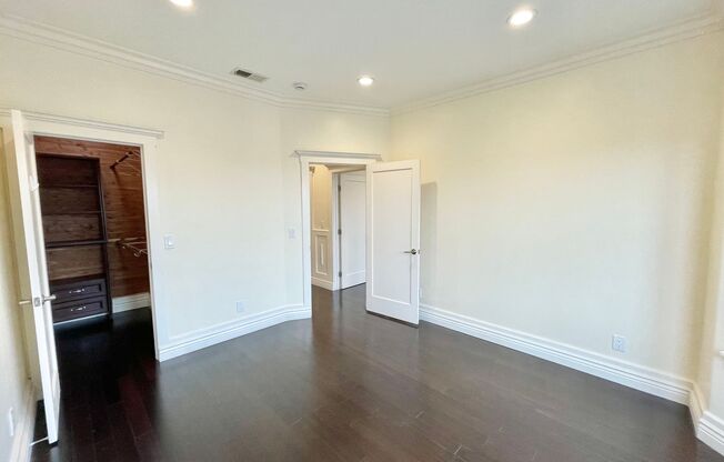 4 beds, 1 bath, $6,750, Unit 58 Sharon Street