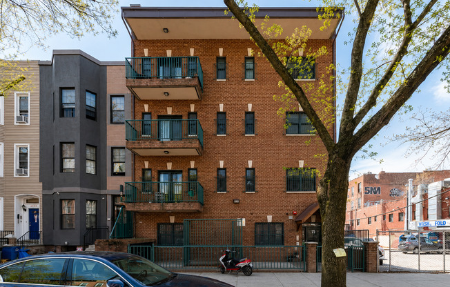 1100 PUTNAM AVE