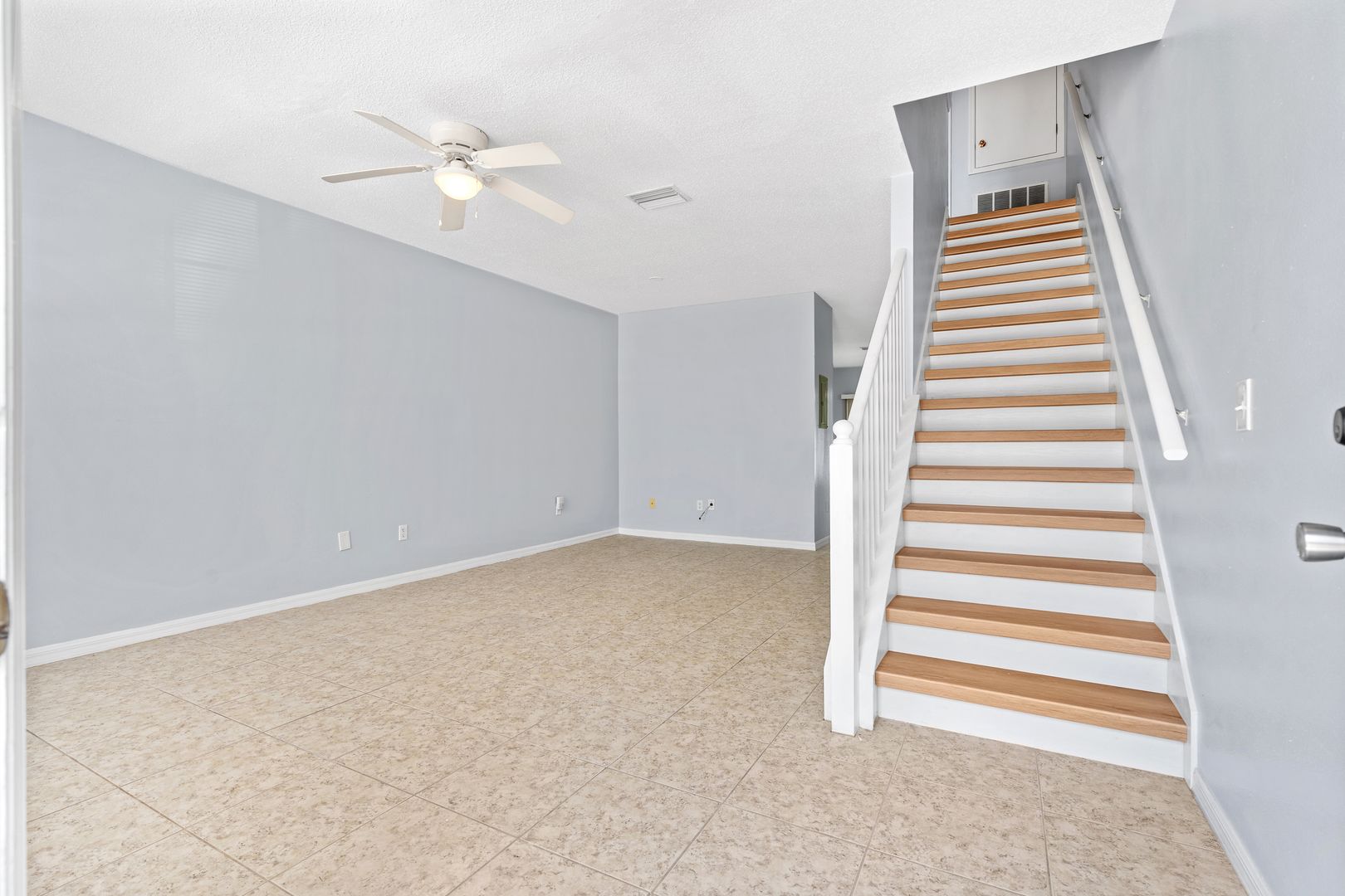Elegant Riverview Town House