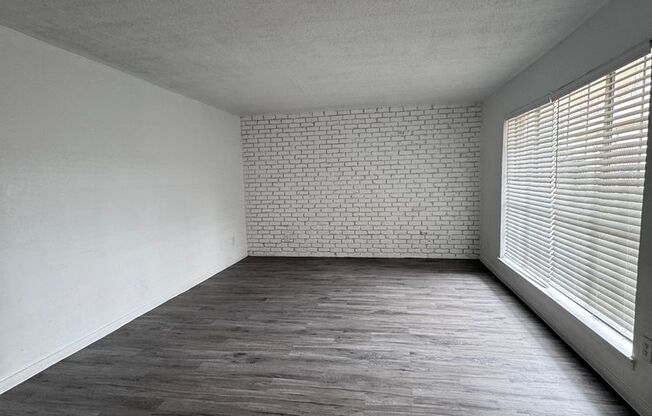 2 beds, 1 bath, 992 sqft, $1,250, Unit 328