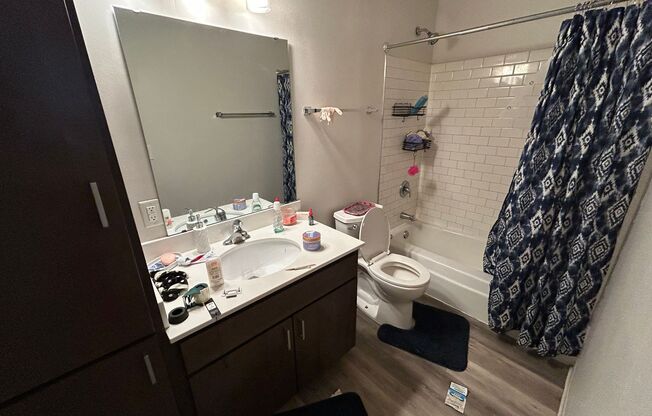 2 beds, 1 bath, $1,350, Unit 217