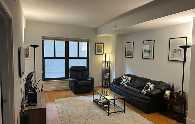 Modern 1 BR, 1BA Condo in Mount Vernon Square with parking, pool, and more!