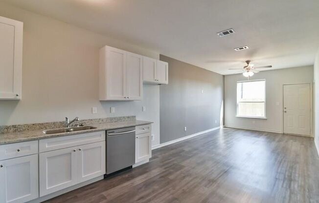 Spacious 3-Bedroom Duplex with Modern Touches & Pet-Friendly Yard